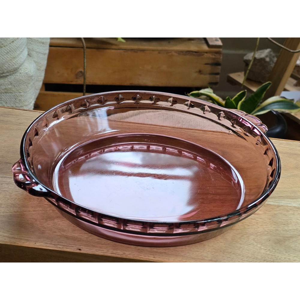 Vintage Pyrex Cranberry Glass Pie Plate 229 Scalloped Rim 24cm Purple Pink USA